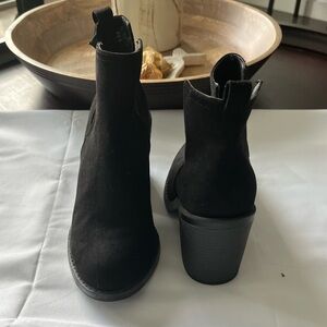 Elegant Black Ankle Boots